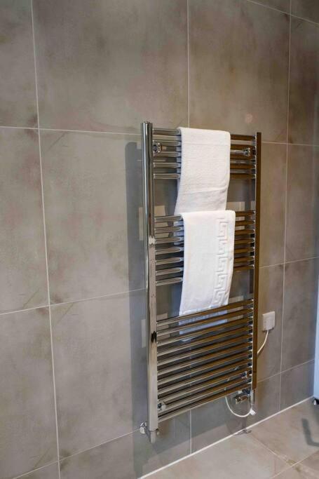 Апартаменты Garden Of Eden 1 Bedroom Flat In Fishponds *