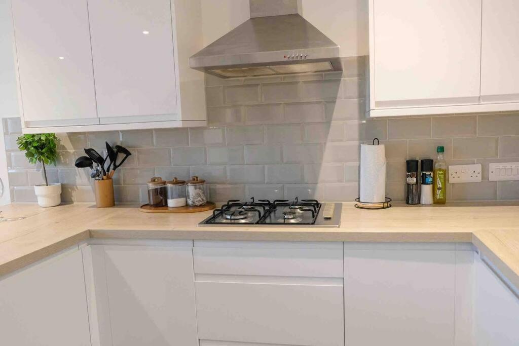 Апартаменты Garden Of Eden 1 Bedroom Flat In Fishponds Бристоль