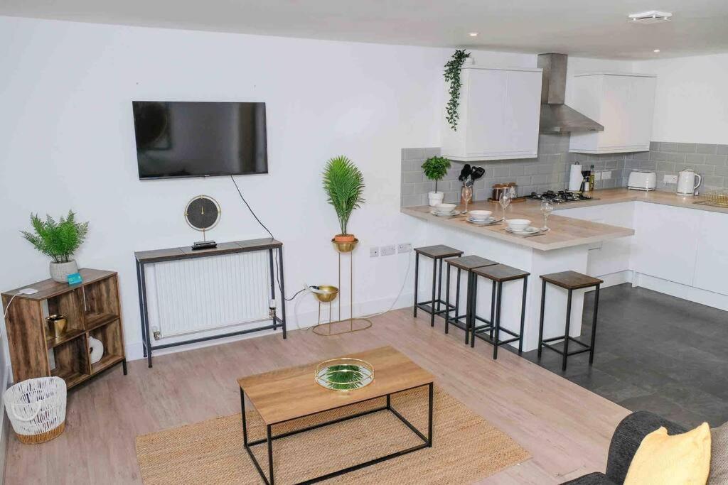 Garden Of Eden 1 Bedroom Flat In Fishponds Апартаменты Бристоль