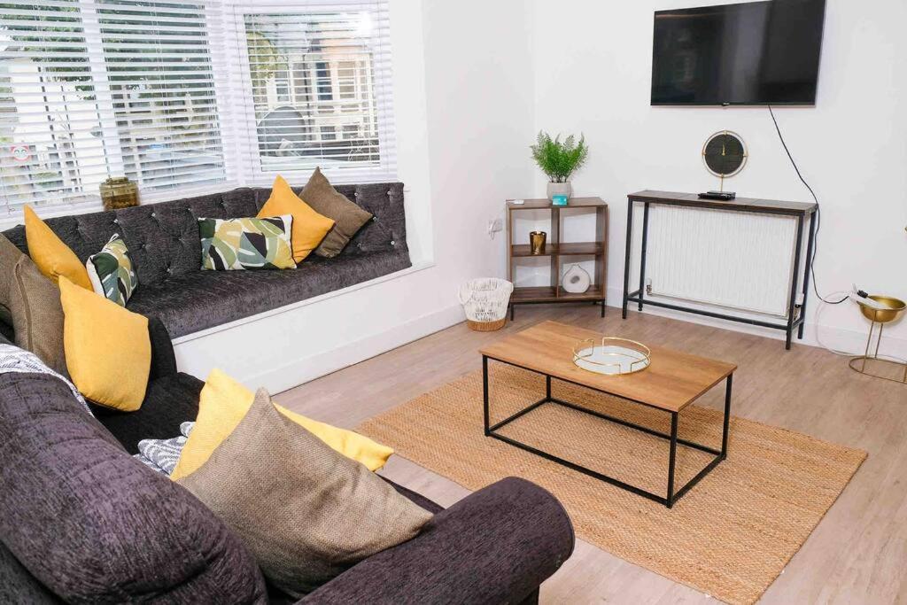 Апартаменты Garden Of Eden 1 Bedroom Flat In Fishponds Бристоль